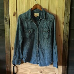 Levi denim western shirt w/ pearl snaps